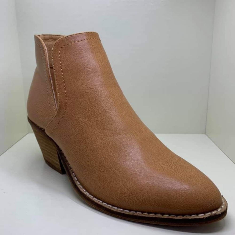 Camel Cut out Booties